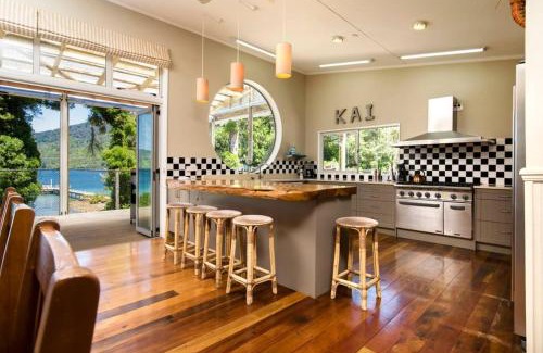 Furneaux Casa | 5-bedroom waterfront home
