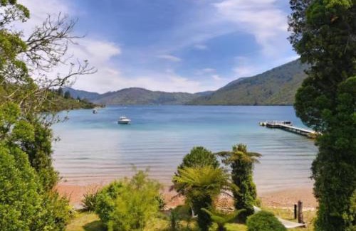 Furneaux Casa | 5-bedroom waterfront home