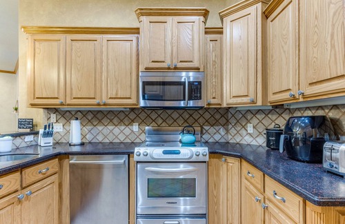 Del City Casa | 5-bedroom With 6 Beds for Social Gathering