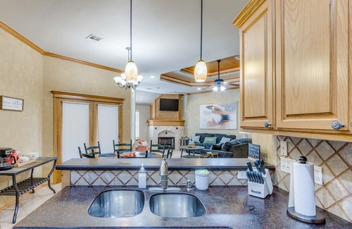 Del City Casa | 5-bedroom With 6 Beds for Social Gathering
