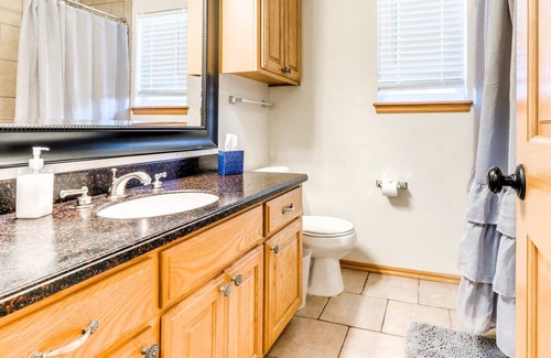 Del City Casa | 5-bedroom with 6 beds- Full kitchen