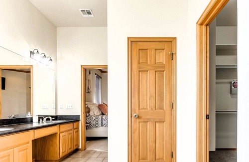Del City Casa | 5-bedroom with 6 beds- Full kitchen