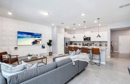 Davenport Casa | 5 Bedrooms/4.5 Bathrooms/Windsor Island (1360LT)