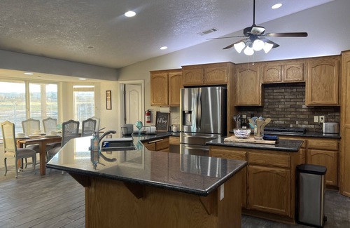 Apple Valley Casa | 5 bedrooms, 5 private Acres, Stargazing, bonfires, sunsets, serene desert ranch.