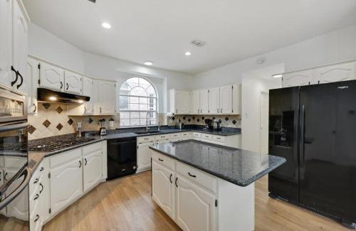 Plano Casa | 5 Bedrooms Backyard Oasis - Groups Welcome