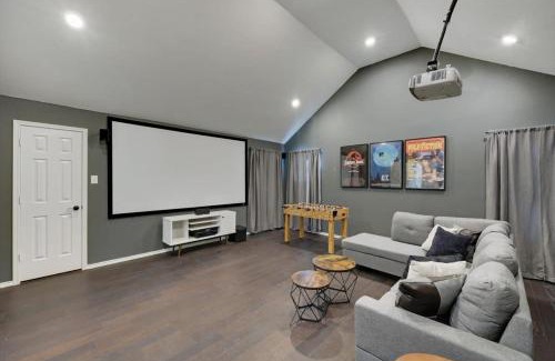 Plano Casa | 5 Bedrooms Backyard Oasis - Groups Welcome