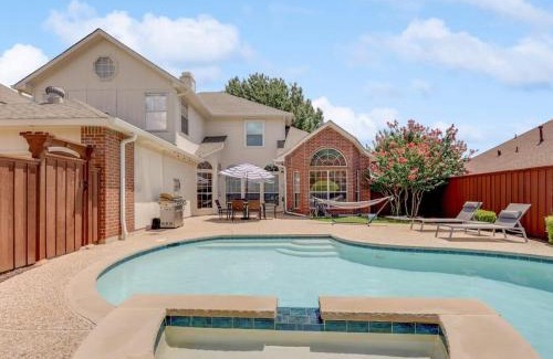 Plano Casa | 5 Bedrooms Backyard Oasis - Groups Welcome