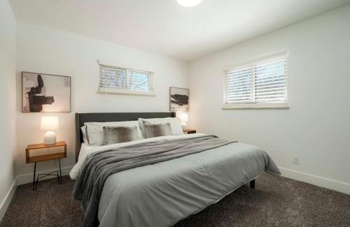 Allendale Area Casa | 5-Bedrooms! Stylish and Modern Home, Pets Welcome!
