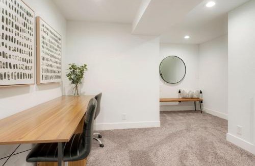 Allendale Area Casa | 5-Bedrooms! Stylish and Modern Home, Pets Welcome!
