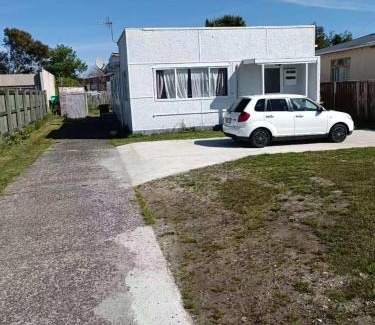 Rotorua Apartamento | 5 Beds including 3 Double Beds and 1 Double or 2 Single Sofa Beds at 22A Pererika Street