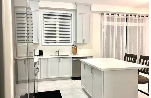 Wasaga Beach Casa | 5 Beds Luxury Retreat at Wasaga Beach