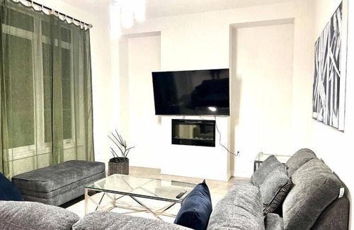 Wasaga Beach Casa | 5 Beds Luxury Retreat at Wasaga Beach