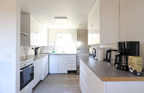 Molnlycke Apartamento | 5 Beds - Premium Home - Free Parking - Wifi