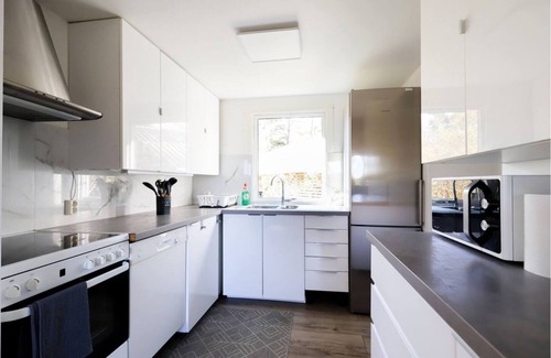 Molnlycke Apartamento | 5 Beds - Premium Home - Free Parking - Wifi