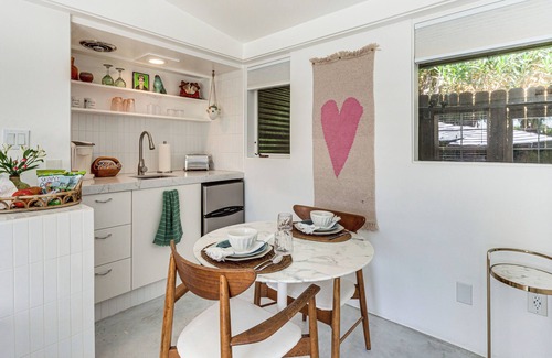 Palm Desert Apartamento | ¡NUEVO! Palm Desert Casita w / Pool - 1 Mi. al paseo