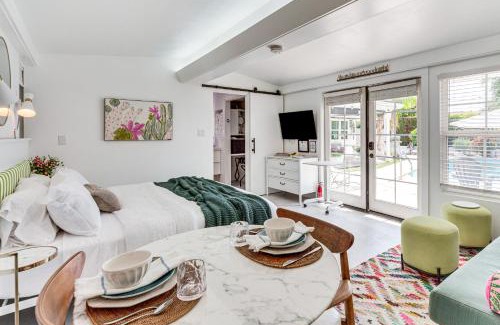 Palm Desert Apartamento | 5 Blocks to El Paseo Palm Desert Casita with Pool