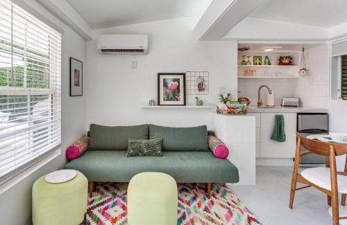 Palm Desert Apartamento | 5 Blocks to El Paseo Palm Desert Casita with Pool