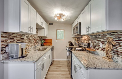 Jacksonville Beach Cabaña | 5 Blocks to Jax Beach: Getaway w/ Patio & Yard!