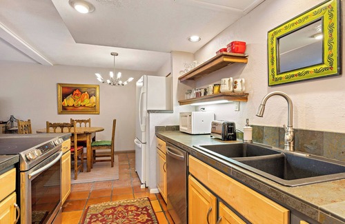 Northeast Santa Fe Hotel | 5 Blocks To Santa Fe Plaza, Kitchen, Washer/Dryer Combo, Fireplace, Pool Access, Scenic Trails