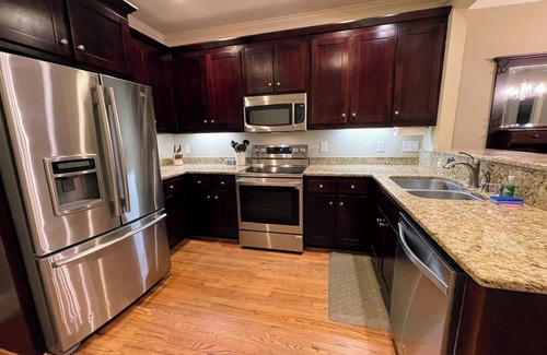 Belvedere Park Casa | 5 BR/3 BA for MidTerm or Long Term! InLaw Suite! Privacy fence! Jet Tub! Garage!