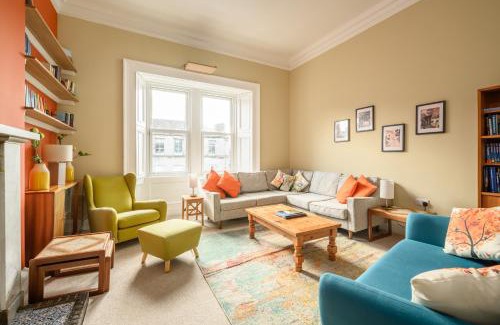 Newington Apartamento | 5-BR 3-BTH Newington Apartment - Modern & Spacious