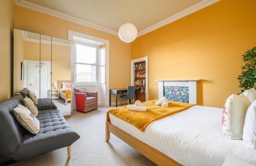Newington Apartamento | 5-BR 3-BTH Newington Apartment - Modern & Spacious