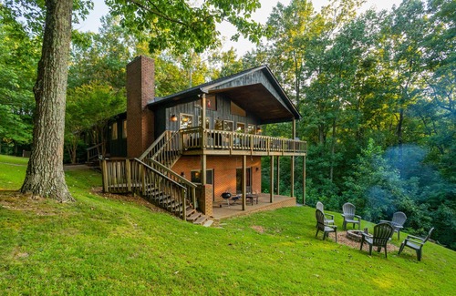 Sparta Casa | ¡Prepárate para el otoño! 3 acres arbolados, hermosa vista al lago, bañera de hidromasaje y pozo de fuego!