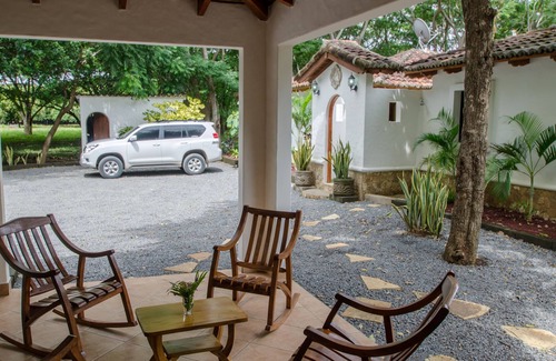 Playa Colorado Casa | 5 dormitorios / 4. 5 baños Casa W / piscina. ¡A solo 5 minutos a pie de la playa y las vacaciones de surf!