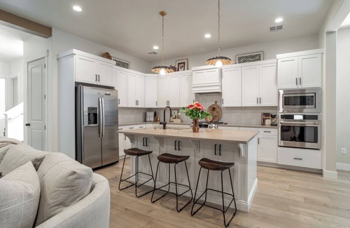 Washington Villa | Modern 5BR Desert Villa- Views Zion Family-Ready