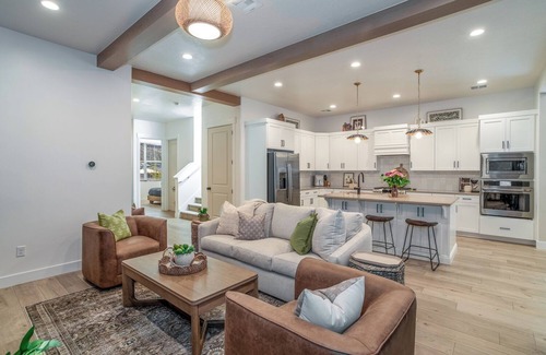 Washington Villa | Modern 5BR Desert Villa- Views Zion Family-Ready