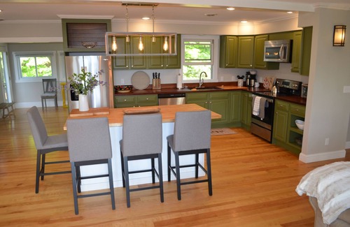 Colchester Casa | 5 BR Furnished House. Lake views, pool, steps from Malletts Bay, Lake Champlain