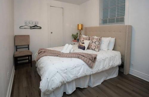 Faubourg Marigny Cama Y Desayuno | 5 BR - Sleeps 10! Best Location next to French Quarter!