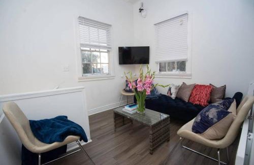 Faubourg Marigny Cama Y Desayuno | 5 BR - Sleeps 10! Best Location next to French Quarter!