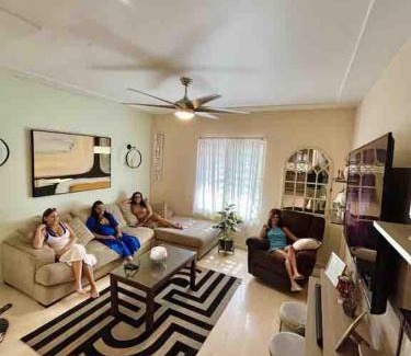 Santa Cruz Villa | 5 BR Villa w Huge Pool 10 min SJU Airport