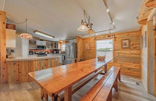 Fredericksburg Cabina | 5 cabins+2400 Sq ft Dance Hall!