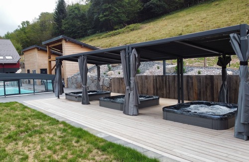Rochesson Apartamento | (5) Chalet des Marronniers, Jacuzzi (private) & Pool