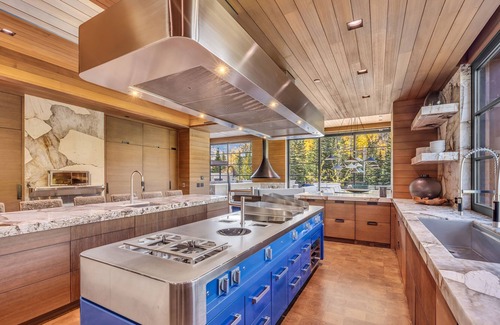 Park City Chalet De Esquí | 5 Diamond Amenities, ski in/out, custom estate. No greater luxury exists in the mountains.