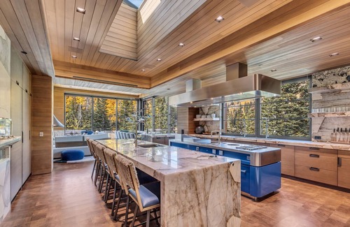 Park City Chalet De Esquí | 5 Diamond Amenities, ski in/out, custom estate. No greater luxury exists in the mountains.