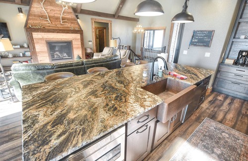 Lead Cabina | 5 En Suites for all Bedrooms! , 3720 Sq. Ft., Hot Tub, Fully Custom! Clubouse