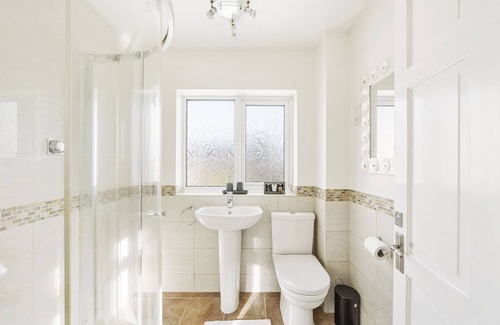 Haddenham Casa | Spacious house in easy travel time to Ely, Cambridge, Mildenhall and Lakenheath