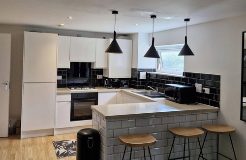 Dartford Apartamento | 5 Guests - PetsOK - Balcony - Free Parking