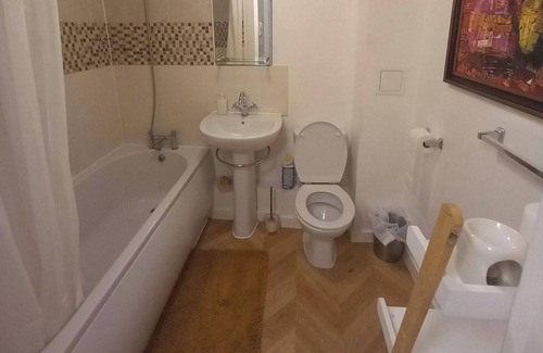 Dartford Apartamento | 5 Guests - PetsOK - Balcony - Free Parking