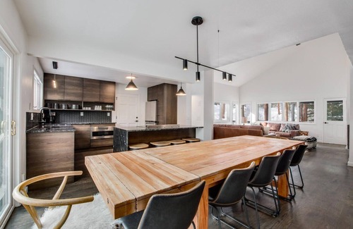 Warrior's Mark West Casa | 5 King Beds+6 Bunks. Winter Bus. Close to town.