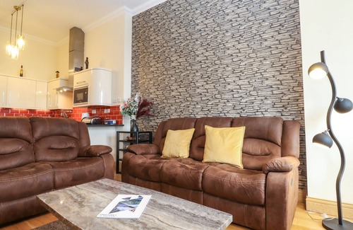 Thornthwaite Cabaña | 5 LADSTOCK HALL, character holiday cottage, with a garden in Keswick