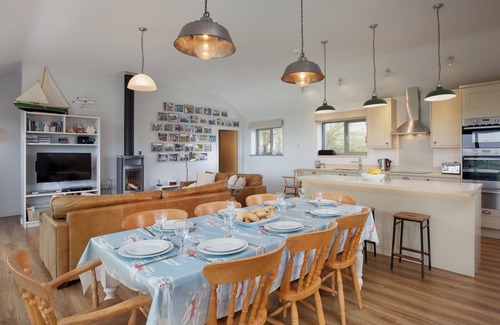 Bantham Casa | 5* large, dog-friendly holiday home with exceptional coast and countryside views