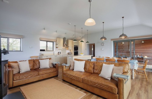 Bantham Casa | 5* large, dog-friendly holiday home with exceptional coast and countryside views