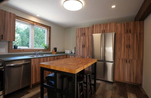Algonquin Highlands Apartamento | #5 Lodge Room (1 Queen Bed)