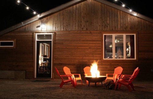 Algonquin Highlands Apartamento | #5 Lodge Room (1 Queen Bed)