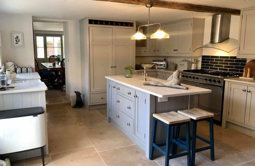 Willersey Casa | 5* LUXURY Spacious Cottage, Garden. Pubs, Duck Pond. 5 Beds,3 Baths. Nr Broadway