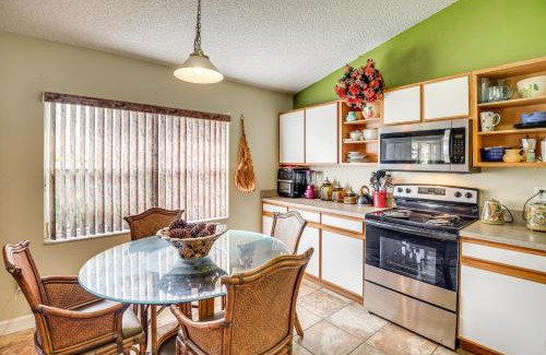 Palm Harbor Casa | 5 Mi to Beaches Family Getaway in Palm Coast!